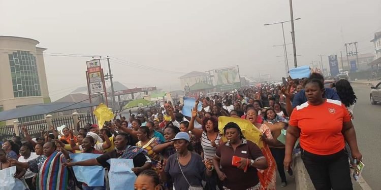 Sporadic shooting as APC, PDP clash; massive protest rocks Bayelsa  %Post Title