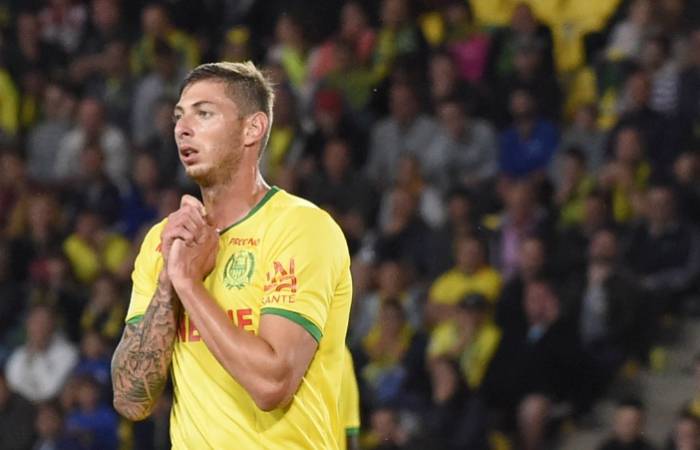Emiliano Sala: Cushions from missing plane found %Post Title