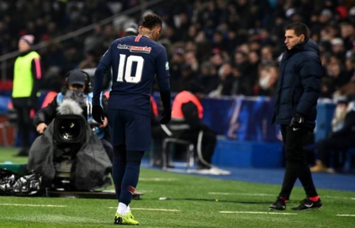 Neymar suffers metatarsal injury again %Post Title