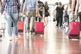 Sharp rise in number of South Africans leaving the country %Post Title