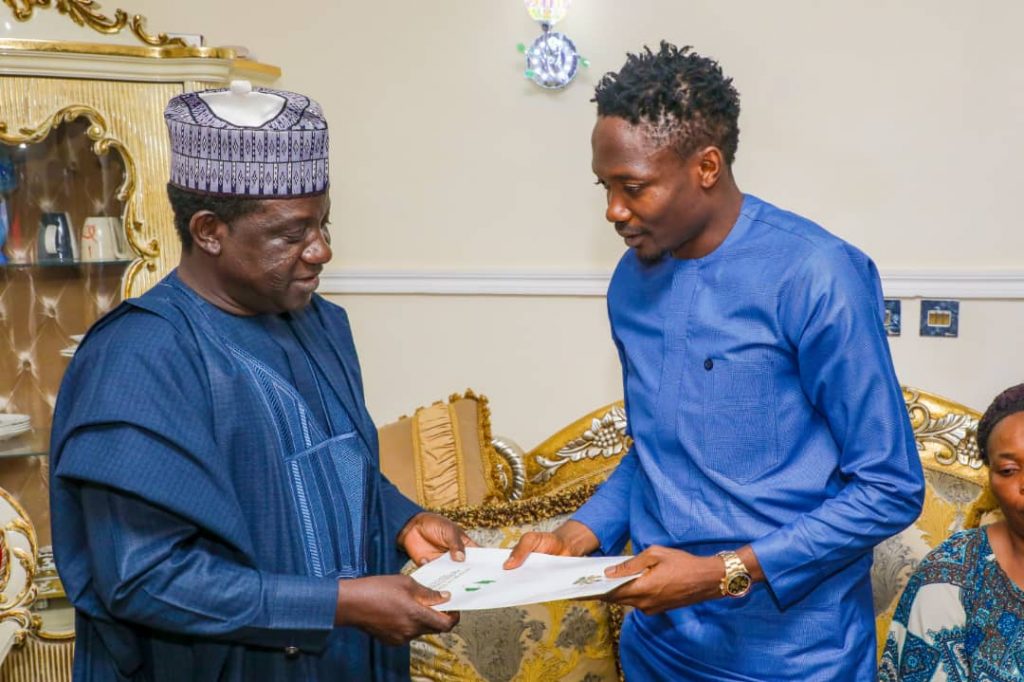 Governor Lalong pays Musa condolence visit (Photos) - Photo/Image