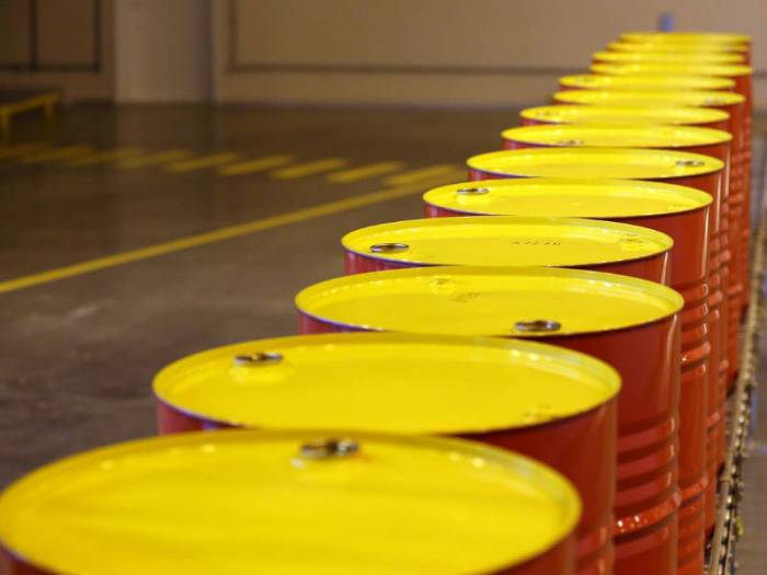 Oil prices soar as Saudi Arabia cuts US supply - Photo/Image