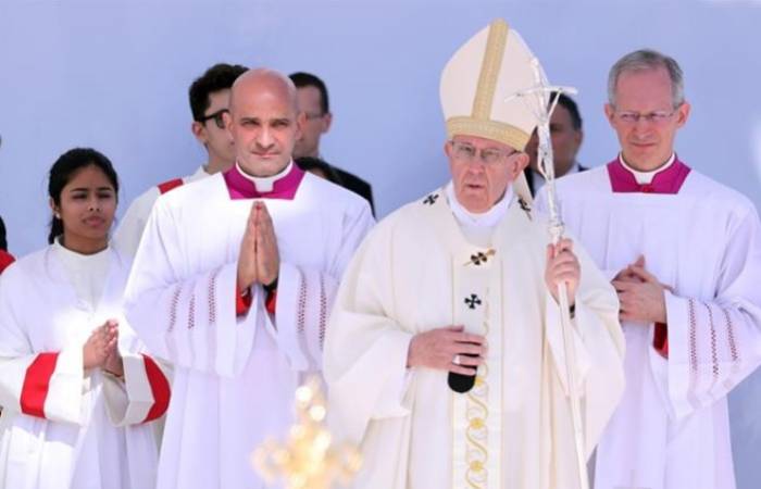 Pope Francis holds first Papal Mass in Abu Dhabi %Post Title