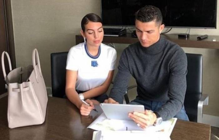 Cristiano Ronaldo to open hair transplant clinic with girlfriend - Photo/Image