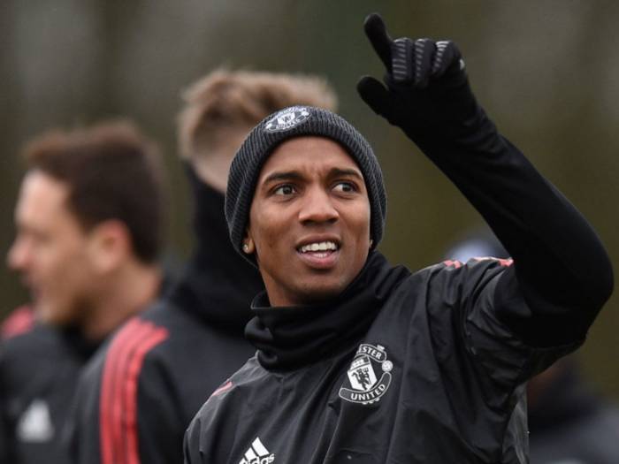 Ashley Young signs new contract extension at Manchester United %Post Title