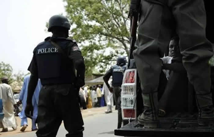 BREAKING: Policemen Cordon Off INEC Office In Rivers %Post Title