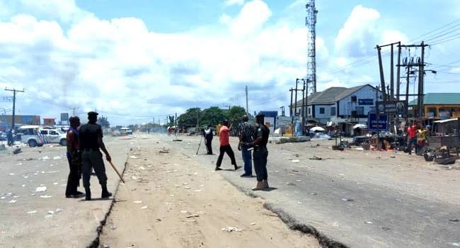 Ibeju Lekki youths protest against FG's lockdown, Restrictions  %Post Title