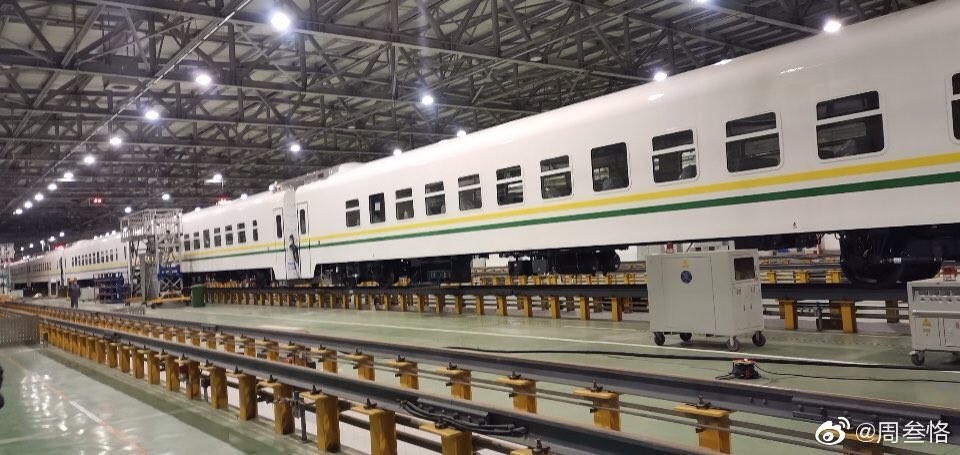 Nigerian government receives coaches, locomotives for Lagos-Ibadan, Abuja-Kaduna railways  %Post Title