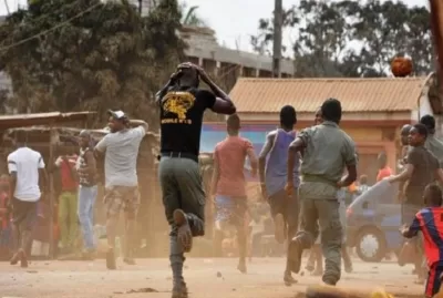 Sporadic gunshots in Ibadan as Immigration officers slap LG chairman (Video)  %Post Title