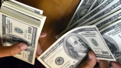 Parallel Market Apprehensive Of Clampdown As More Nigerians Hoard Dollars  %Post Title